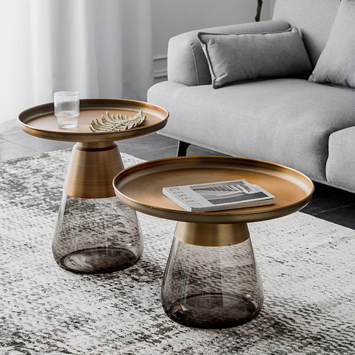 Zeitgenössischer skandinavischer runder Metall-Glas-Couchtisch mit 1-Tablett-Aufbewahrung für das Wohnzimmer 