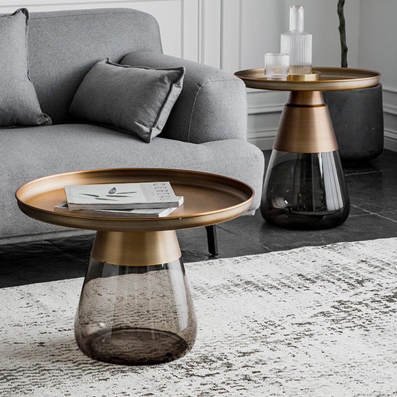 Zeitgenössischer skandinavischer runder Metall-Glas-Couchtisch mit 1-Tablett-Aufbewahrung für das Wohnzimmer 