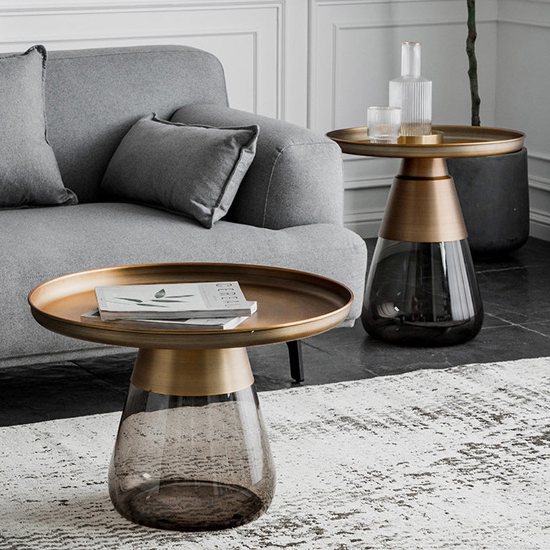 Zeitgenössischer skandinavischer runder Metall-Glas-Couchtisch mit 1-Tablett-Aufbewahrung für das Wohnzimmer 