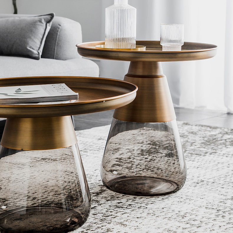 Zeitgenössischer skandinavischer runder Metall-Glas-Couchtisch mit 1-Tablett-Aufbewahrung für das Wohnzimmer 