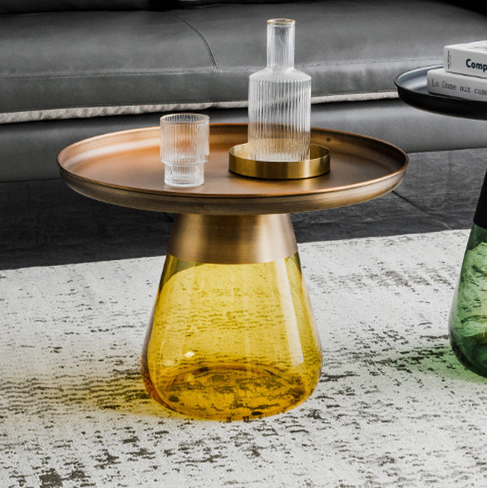 Zeitgenössischer skandinavischer runder Metall-Glas-Couchtisch mit 1-Tablett-Aufbewahrung für das Wohnzimmer 