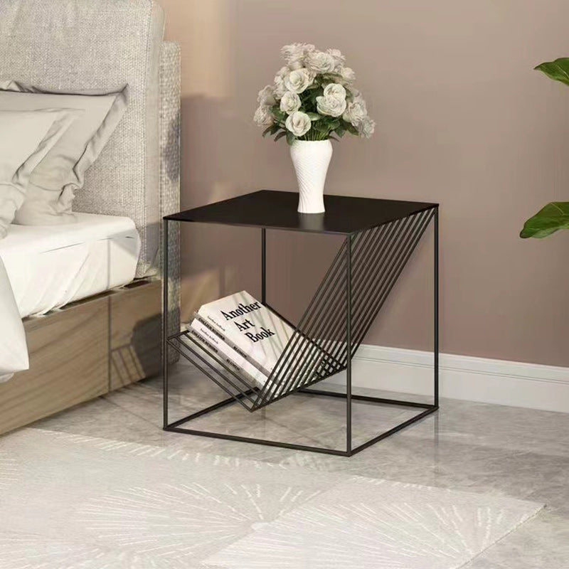 Cube géométrique en acier au carbone fer contemporain scandinave, table d&
