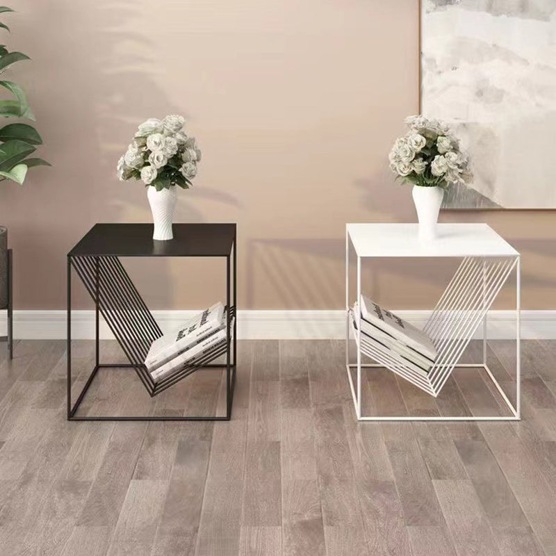 Cube géométrique en acier au carbone fer contemporain scandinave, table d&