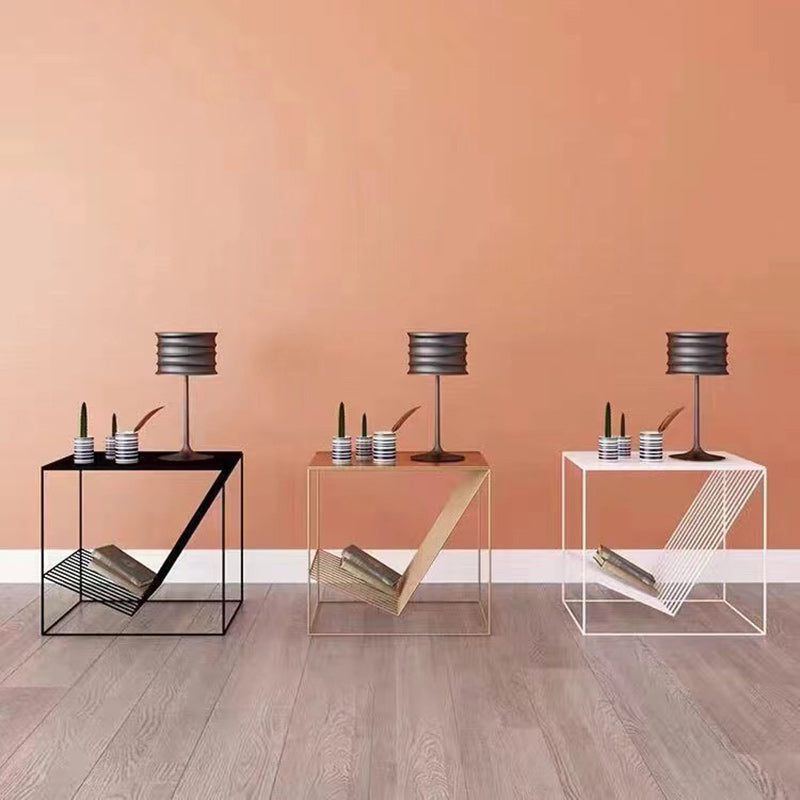 Cube géométrique en acier au carbone fer contemporain scandinave, table d&