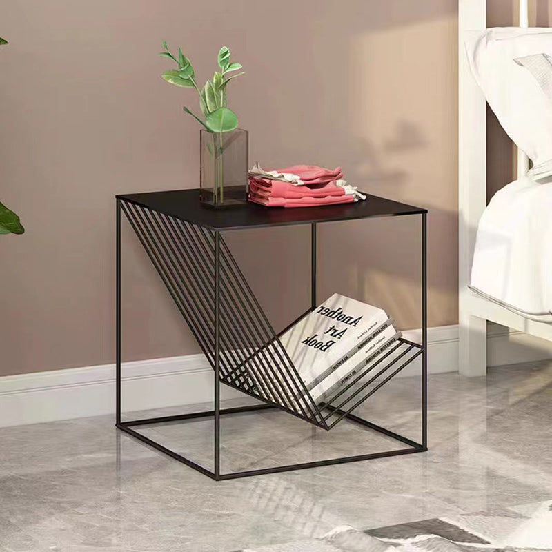 Cube géométrique en acier au carbone fer contemporain scandinave, table d&