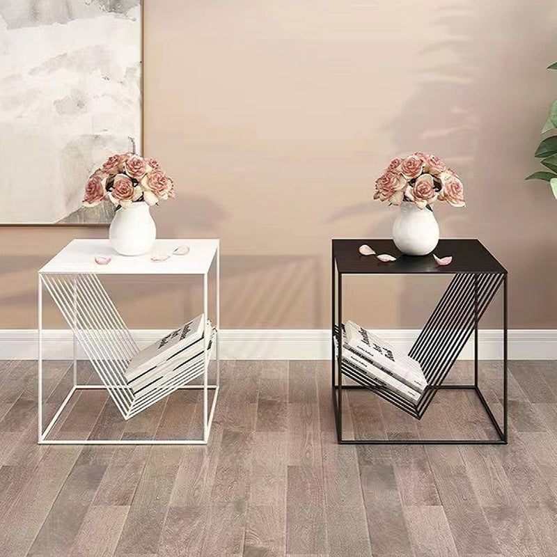 Cube géométrique en acier au carbone fer contemporain scandinave, table d&