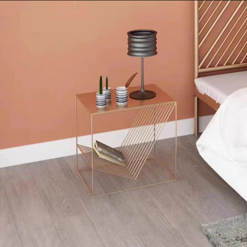 Cube géométrique en acier au carbone fer contemporain scandinave, table d&