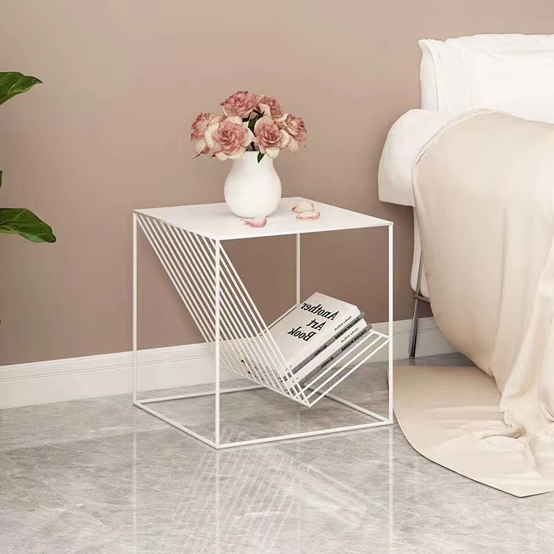 Cube géométrique en acier au carbone fer contemporain scandinave, table d&
