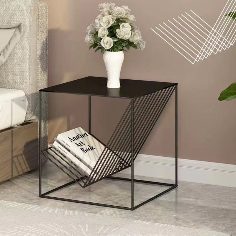 Cube géométrique en acier au carbone fer contemporain scandinave, table d&
