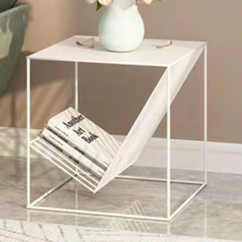 Cube géométrique en acier au carbone fer contemporain scandinave, table d&