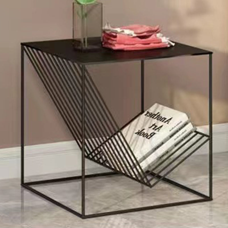 Cube géométrique en acier au carbone fer contemporain scandinave, table d&