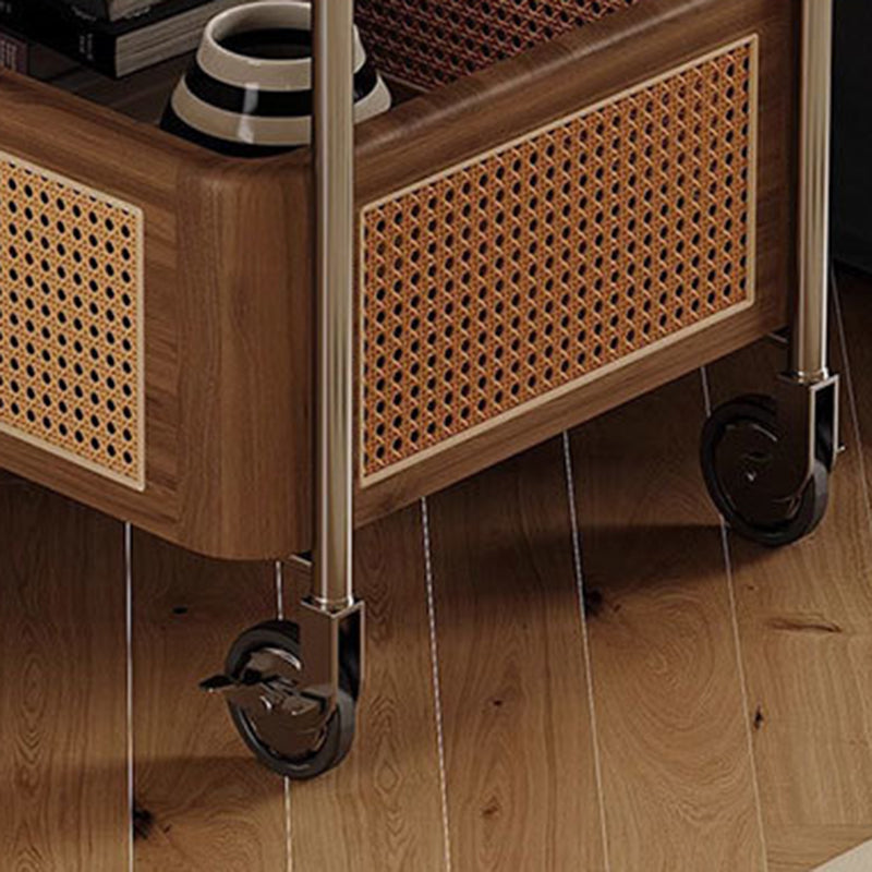 Zeitgenössischer Retro-Webstuhl Imitation Rattan PE Holz Edelstahl Rechteckiger Beweglicher Beistelltisch mit 2-stufigem Stauraum für das Wohnzimmer 