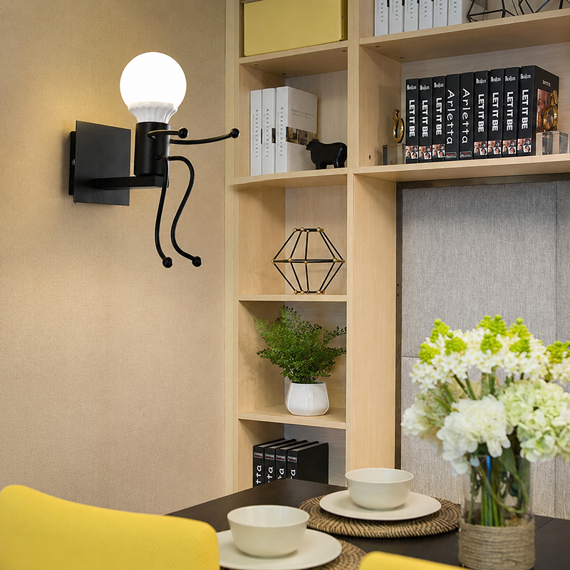 Aplique de pared contemporáneo de arte creativo Villain de hierro de 1 luz para dormitorio 
