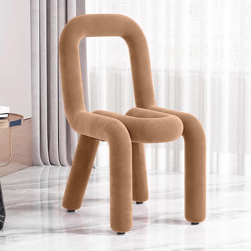 Zeitgenössischer kreativer Flanell-Schwamm-Kohlenstoffstahlstuhl Rückenlehne ohne Armlehne für Wohnzimmer 
