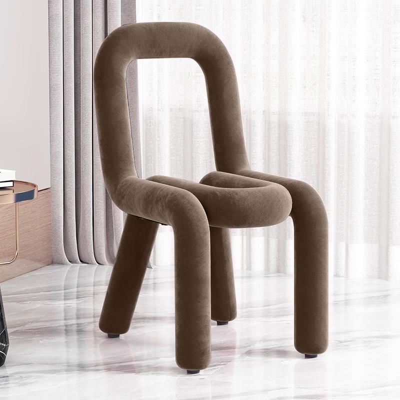 Zeitgenössischer kreativer Flanell-Schwamm-Kohlenstoffstahlstuhl Rückenlehne ohne Armlehne für Wohnzimmer 