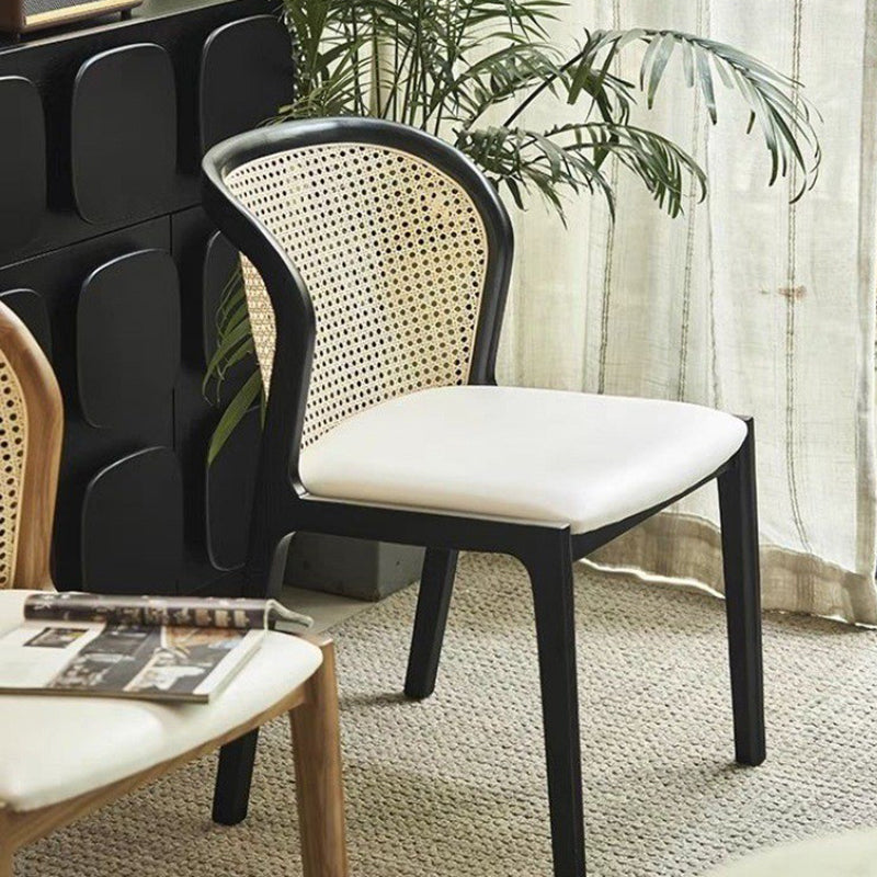 Silla de comedor contemporánea boho con respaldo curvo de ratán, madera de fresno y polipiel tipo napa, sin brazos, para comedor 