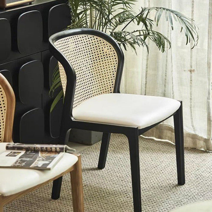 Silla de comedor contemporánea boho con respaldo curvo de ratán, madera de fresno y polipiel tipo napa, sin brazos, para comedor 