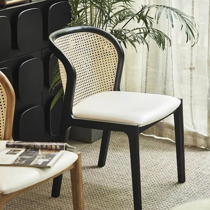 Silla de comedor contemporánea boho con respaldo curvo de ratán, madera de fresno y polipiel tipo napa, sin brazos, para comedor 