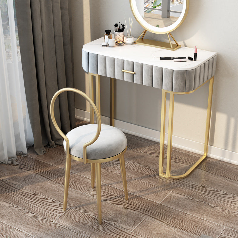 Zeitgenössischer nordischer Flanell-Leder-Eisen-Esszimmerstuhl Rückenlehne ohne Armlehnen für Esszimmer 
