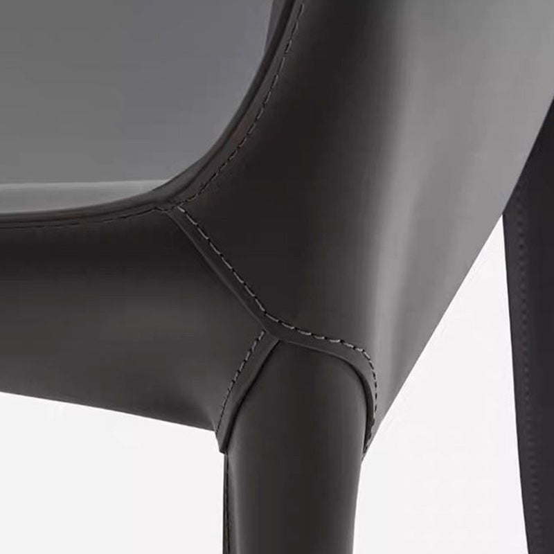 Moderner minimalistischer Esszimmerstuhl aus Karbonstahl und Sattelleder, Rückenlehne ohne Armlehnen für das Esszimmer 