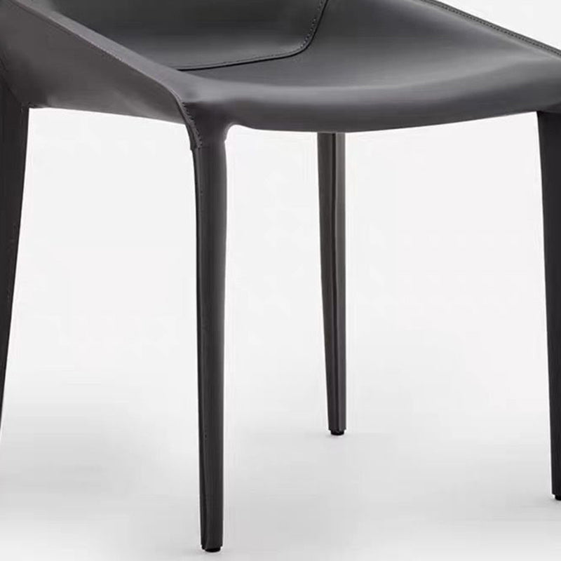 Moderner minimalistischer Esszimmerstuhl aus Karbonstahl und Sattelleder, Rückenlehne ohne Armlehnen für das Esszimmer 