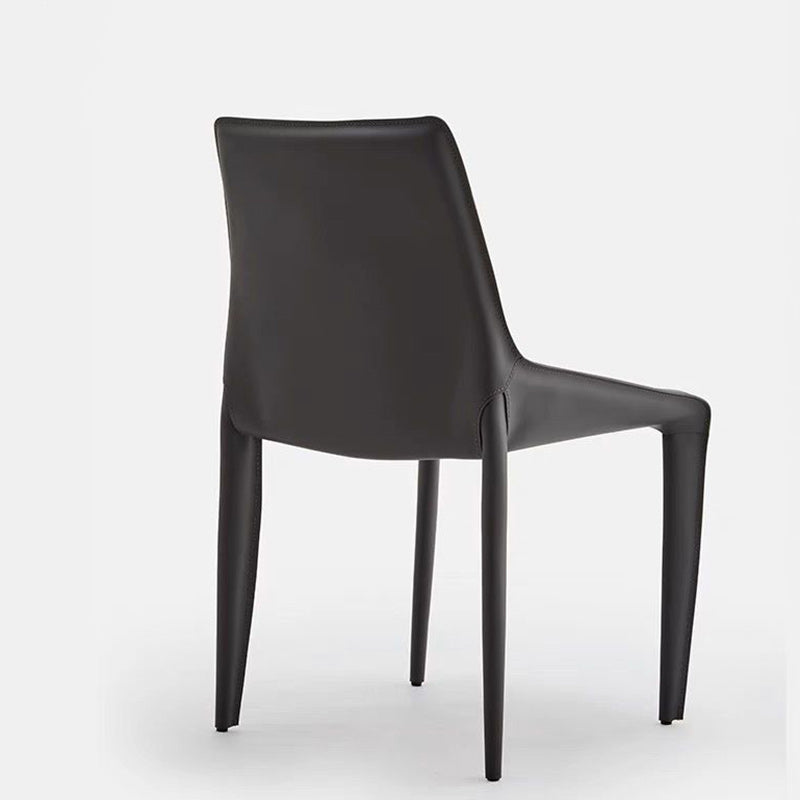 Moderner minimalistischer Esszimmerstuhl aus Karbonstahl und Sattelleder, Rückenlehne ohne Armlehnen für das Esszimmer 