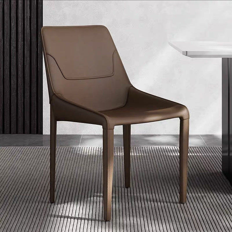 Moderner minimalistischer Esszimmerstuhl aus Karbonstahl und Sattelleder, Rückenlehne ohne Armlehnen für das Esszimmer 