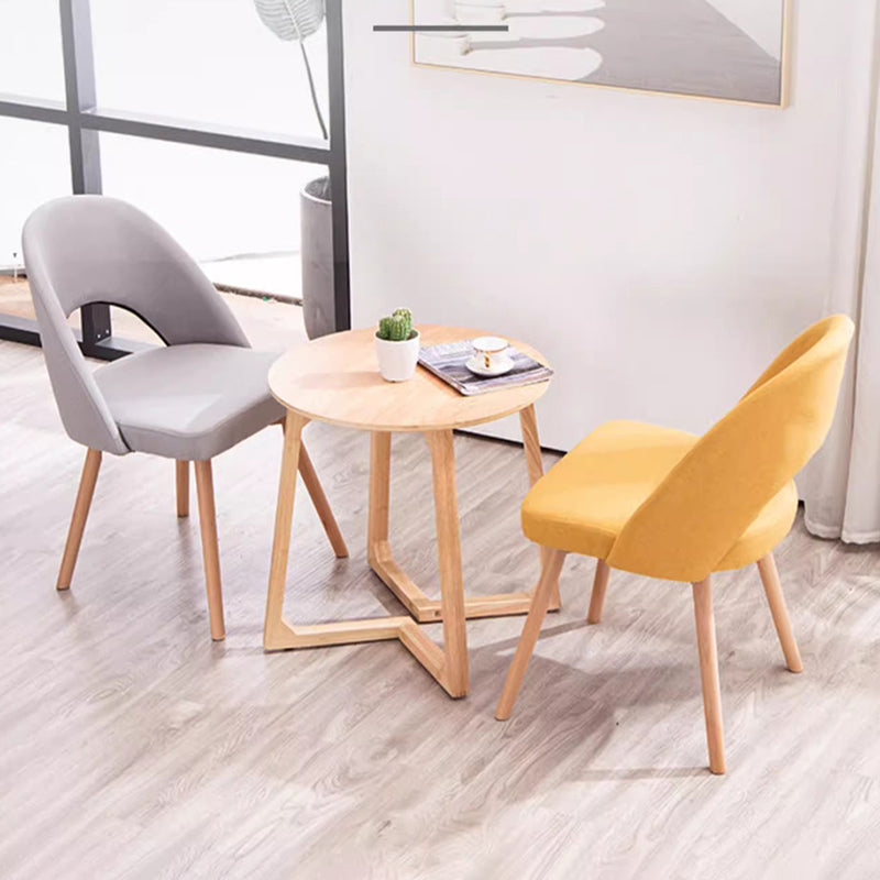 Silla de comedor de madera maciza de cuero de algodón de simplicidad moderna con respaldo sin brazos para comedor 