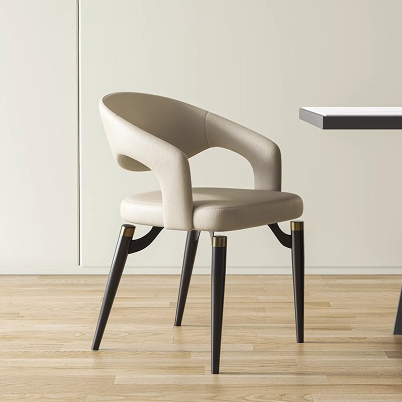 Moderne Schlichtheit gebogener PU-Leder-Carbonstahl-Dining-Stuhl Rückenlehne Armlehne für das Esszimmer 