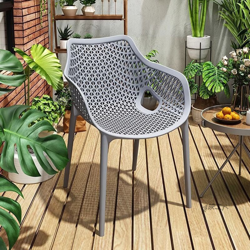 Zeitgenössischer Boho Voll-PP-Hohl-Wasserdichter Esszimmerstuhl mit Rückenlehne und Armlehne für Esszimmer 