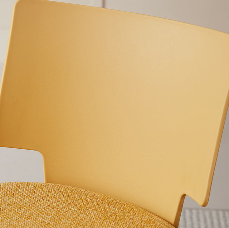 Silla de comedor sin brazos con respaldo de tela de macaron nórdico contemporáneo PP para comedor 
