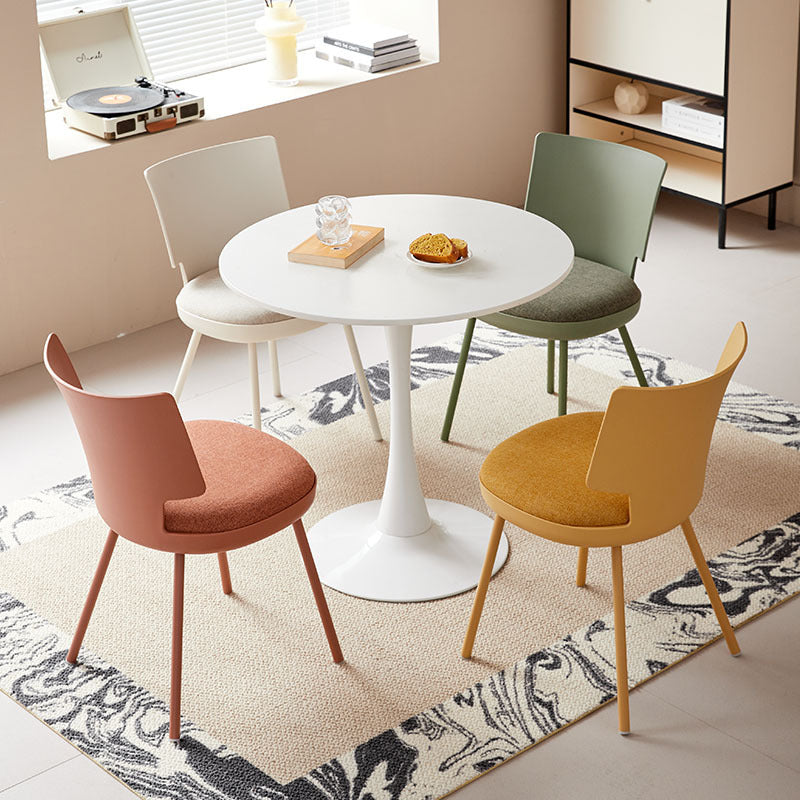 Silla de comedor sin brazos con respaldo de tela de macaron nórdico contemporáneo PP para comedor 