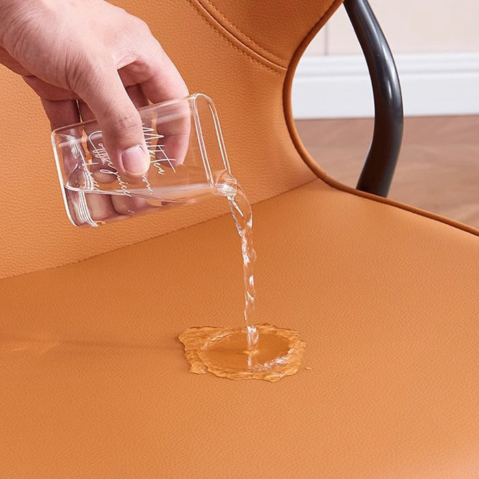 Chaise de salle à manger contemporaine nordique en faux cuir avec dossier en acier au carbone sans accoudoirs pour salle à manger 