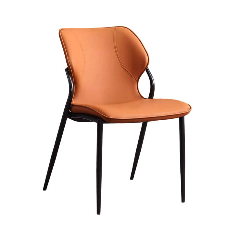 Chaise de salle à manger contemporaine nordique en faux cuir avec dossier en acier au carbone sans accoudoirs pour salle à manger 