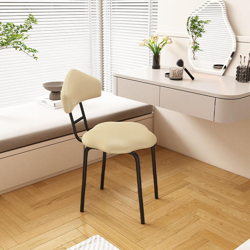 Zeitgenössischer nordischer Hocker aus gefrostetem Samt und Kohlenstoffstahl ohne Rückenlehne für das Schlafzimmer 