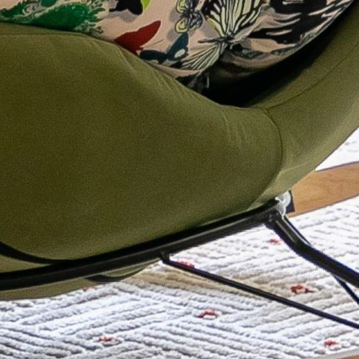 Reclinable contemporáneo de terciopelo nórdico con hierro y pino, respaldo ovalado curvado y apoyabrazos para sala de estar 