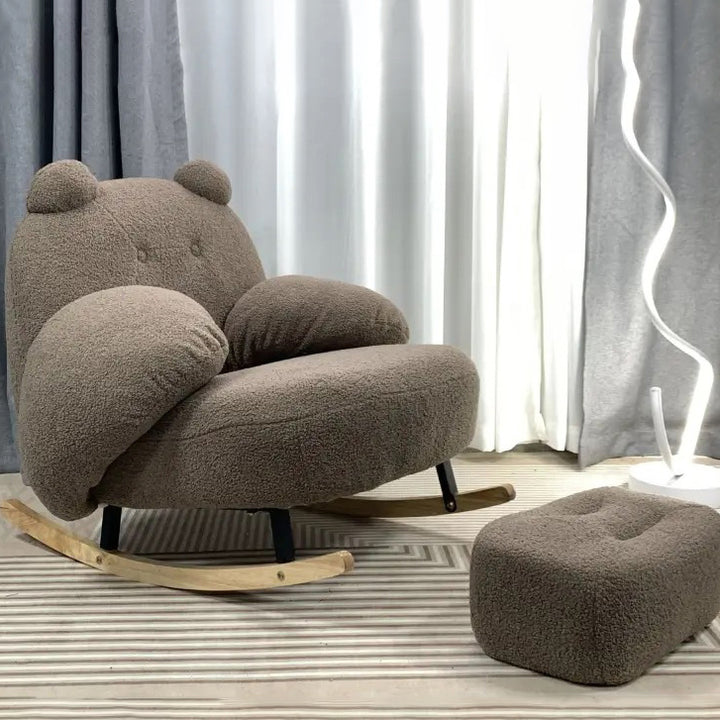 Zeitgenössischer nordischer Bären-Sherpa-Stoff, Gummibaumholz, Kohlenstoffstahl, Relaxsessel mit Fußstütze, Rückenlehne und Armlehnen für das Wohnzimmer 