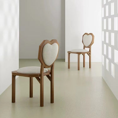 Silla de comedor sin brazos con respaldo de forma de corazón creativa contemporánea de lana de cordero, madera maciza y esponja para comedor 