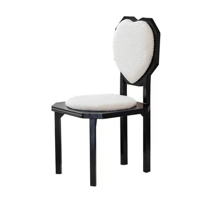 Silla de comedor sin brazos con respaldo de forma de corazón creativa contemporánea de lana de cordero, madera maciza y esponja para comedor 