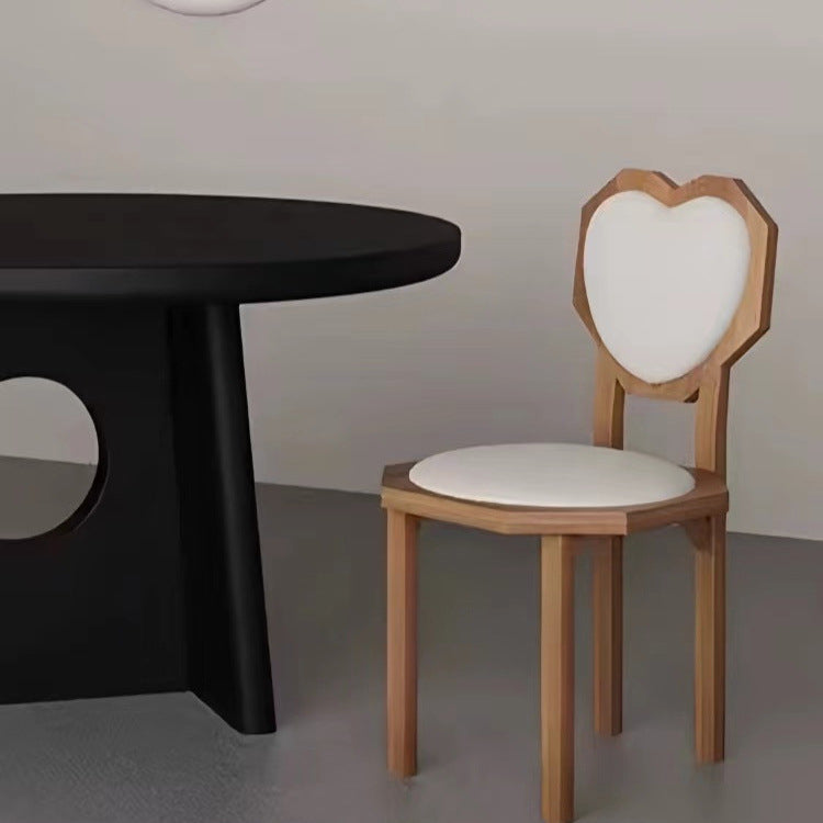 Silla de comedor sin brazos con respaldo de forma de corazón creativa contemporánea de lana de cordero, madera maciza y esponja para comedor 