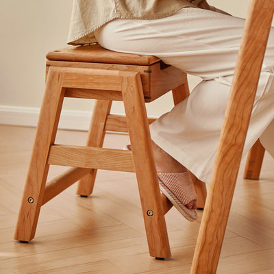 Silla de comedor apilable de madera de cerezo cuadrada tradicional japonesa sin respaldo ni brazos para el comedor 