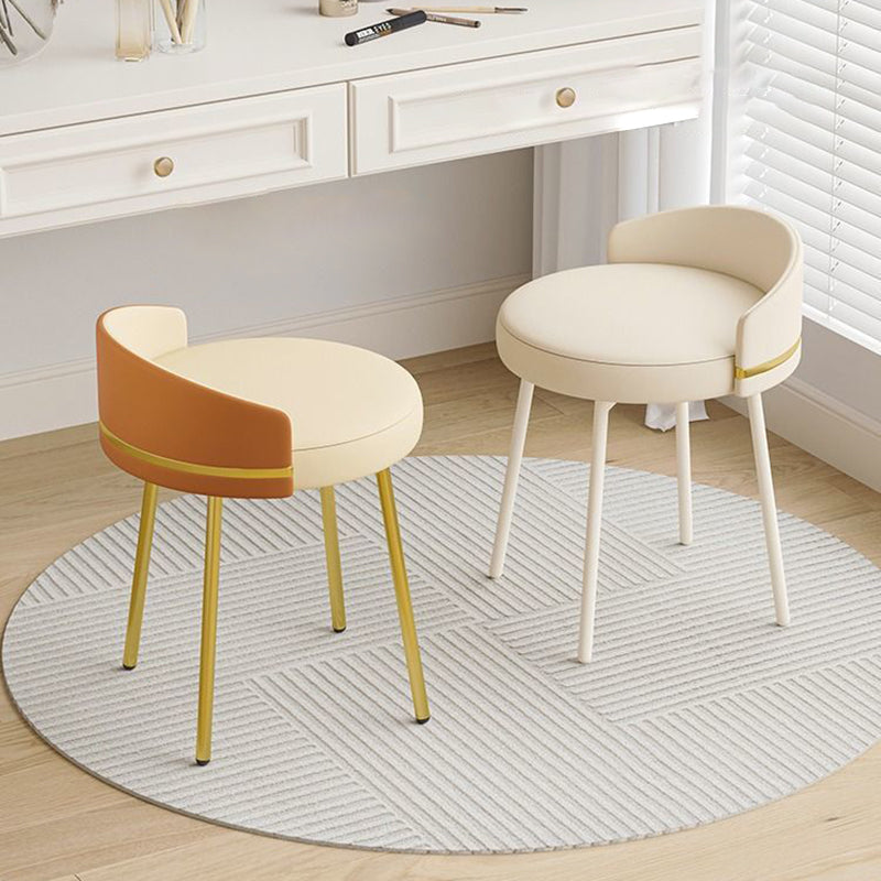 Tabouret de coiffeuse sans accoudoirs avec dossier arc rond nordique contemporain en fer, cuir, coton et lin pour chambre 