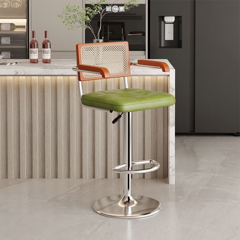 Tabouret de bar contemporain en cuir carré nordique en rotin PP en acier inoxydable avec dossier et accoudoirs pour salle à manger 