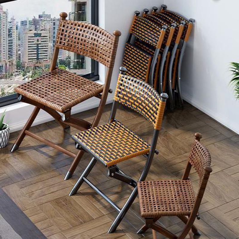 Simplicité contemporaine Chaise pliante carrée en rotin tissé en acier au carbone sans dossier ni accoudoirs pour salon 