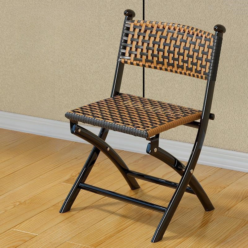 Simplicité contemporaine Chaise pliante carrée en rotin tissé en acier au carbone sans dossier ni accoudoirs pour salon 