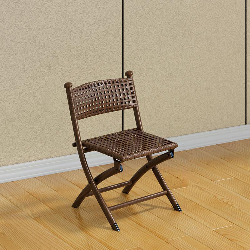 Simplicité contemporaine Chaise pliante carrée en rotin tissé en acier au carbone sans dossier ni accoudoirs pour salon 