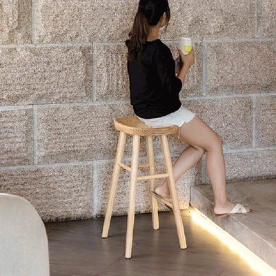 Tabouret de bar contemporain nordique carré concave en bois massif plein sans dossier ni accoudoirs pour salle à manger 