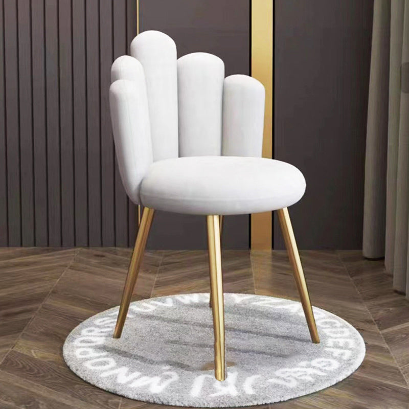 Silla de comedor sin brazos con respaldo de acero al carbono tapizada en franela de pétalos redondos nórdicos contemporáneos para comedor 