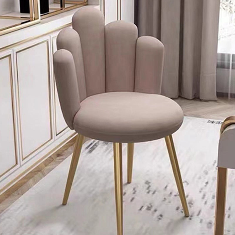 Silla de comedor sin brazos con respaldo de acero al carbono tapizada en franela de pétalos redondos nórdicos contemporáneos para comedor 