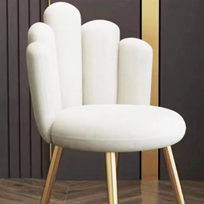 Silla de comedor sin brazos con respaldo de acero al carbono tapizada en franela de pétalos redondos nórdicos contemporáneos para comedor 